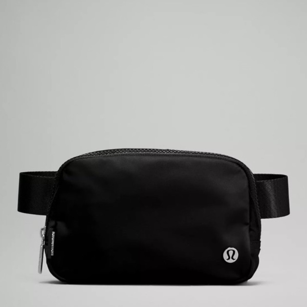 NWT Lululemon Everywhere Belt Bag Black